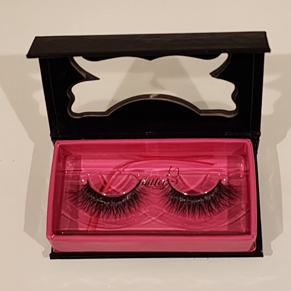 BRAND New!! Flutter Scarlett "Wedding" MINK Eyelashes (Total 1 pair)